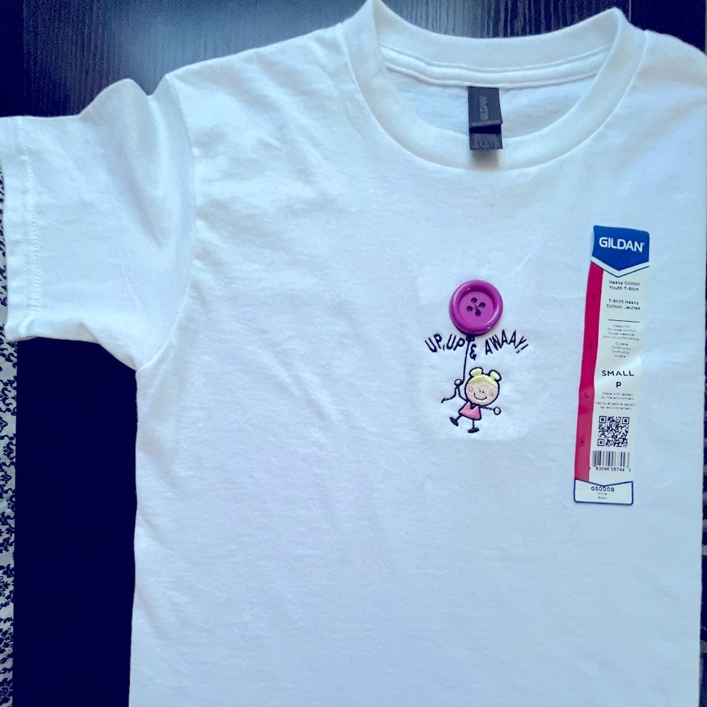 Gilden tshirt Embroidered Balloon Girl w/button